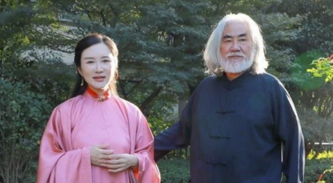 张纪中和妻子杜星霖