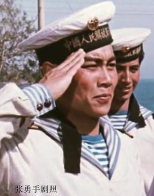 "少剑波"张勇手是父59岁老来子,1956年22岁娶娇妻64年
