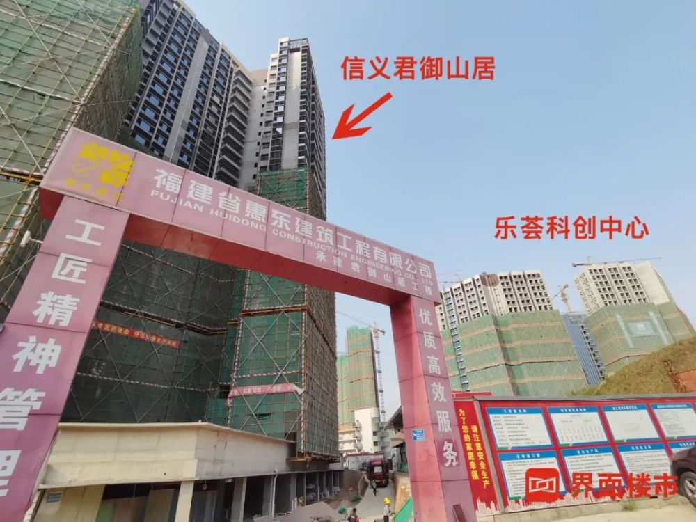 距离项目更近的,反而是同样在建的,体量55万平方米的乐荟科创中心