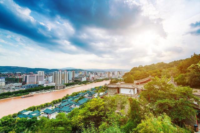 西宁 2019 gdp_西宁火车站(2)