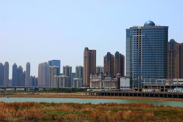 福州gdp破万_福州gdp突破万亿图片(2)