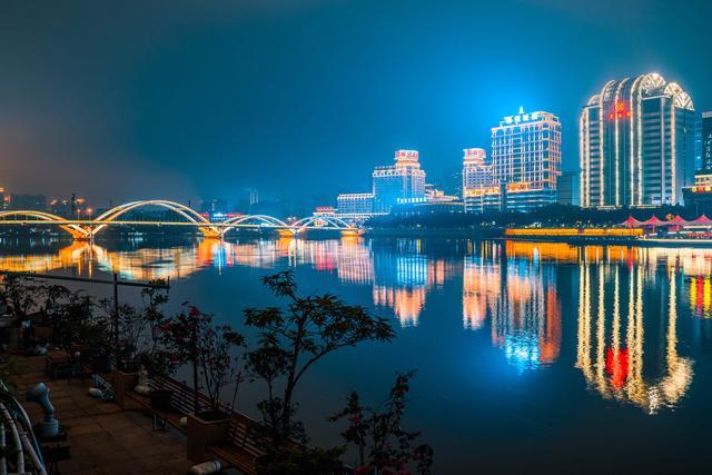 即将达到万亿GDP的城市_万亿gdp城市地图(2)