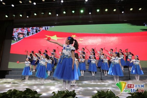 把一切献给党合唱简谱_看淡一切的图片(3)