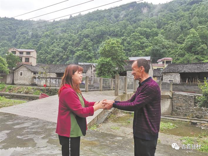 全国脱贫攻坚先进个人 邓和平 扶贫路上的泪水和真情