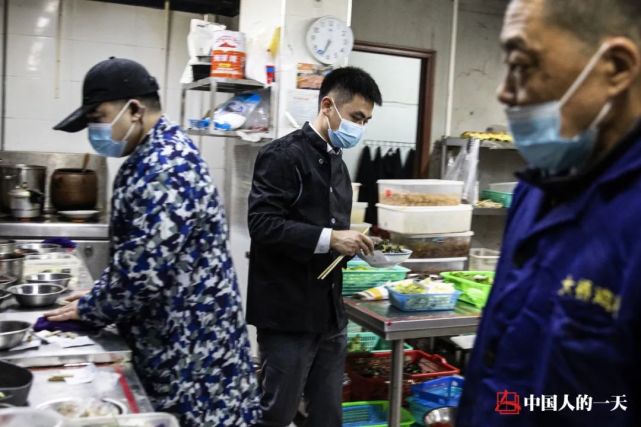 饭店老板为医务免费送餐上万份续:网友组团光顾,还有