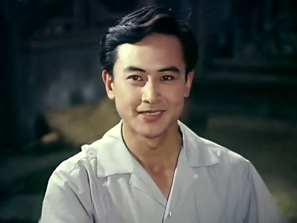 昔日八一厂男星,演雷锋走红,娶女工为妻不离不弃,岳母是著名影星
