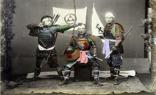这才是真实的日本武士!身材矮小却杀气腾腾,女武士容貌的确漂亮
