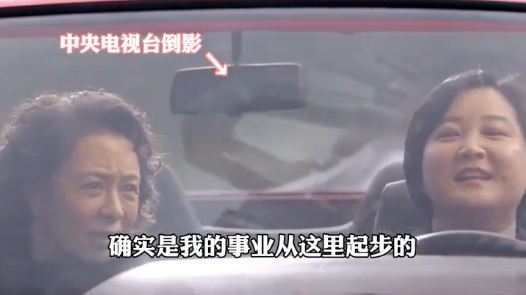 《你好李焕英》细节彩蛋,结尾车玻璃上的三个倒影,各有深意