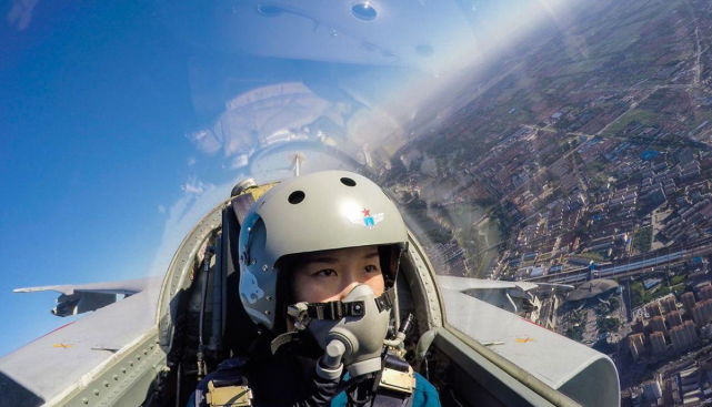中国空军飞行员退役后,会选择去了哪里?看完真的长见识了