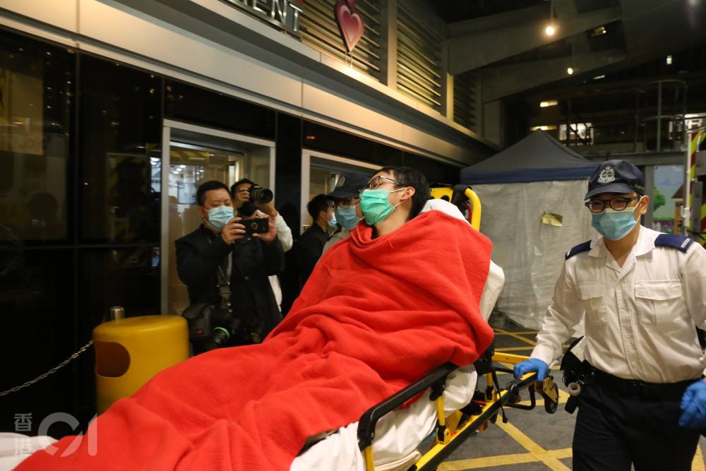 林景楠送医刘泽锋送医到5日凌晨,南区区议员彭卓棋也称身体不适,随后