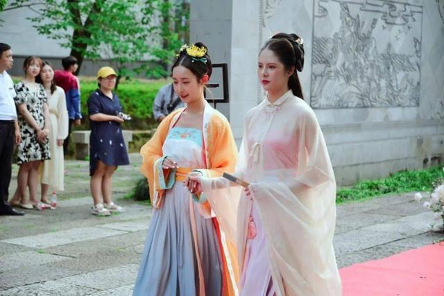 汉服婚纱照图片_汉服婚纱照图片大全(3)
