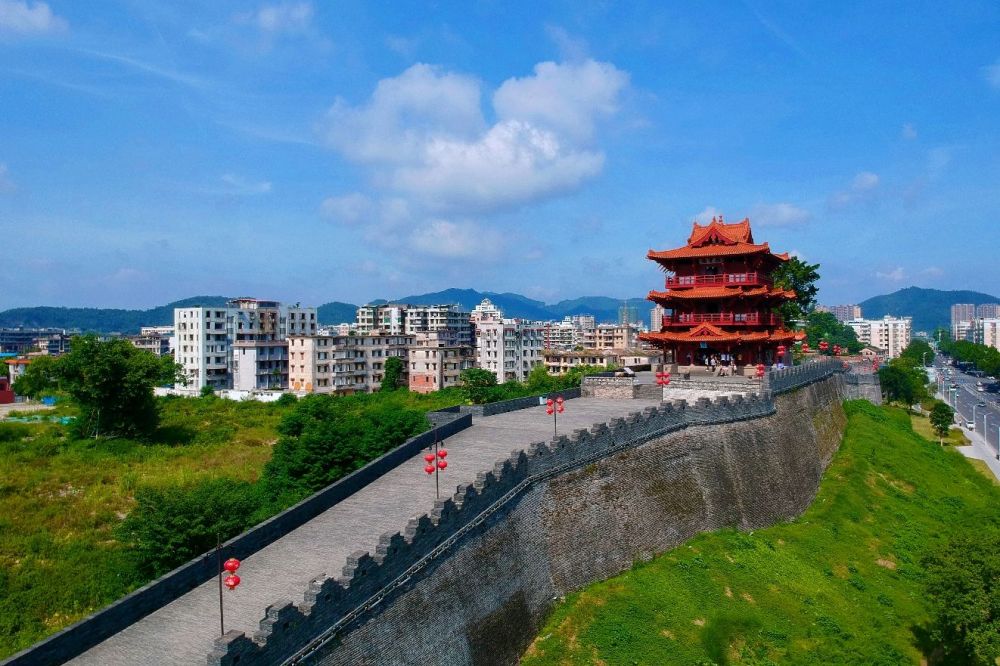 千年历史沉淀之地,肇庆宋城墙 披云楼,高空俯看城墙 雄伟 壮观 大气