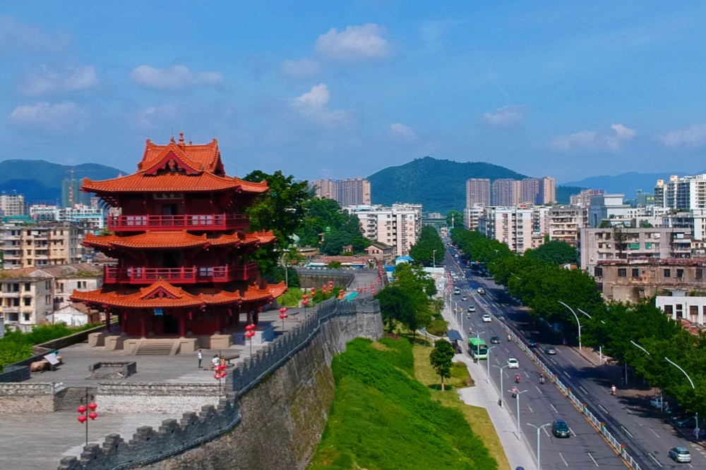 千年历史沉淀之地,肇庆宋城墙 披云楼,高空俯看城墙 雄伟 壮观 大气