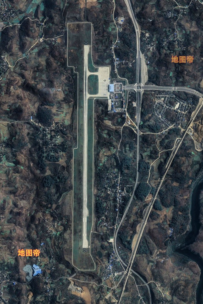 航拍毕节飞雄机场,面积不大,年旅客吞吐量过百万