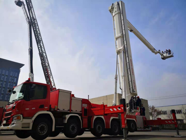 潍坊列装首辆101米登高平台消防车救援高度翻倍