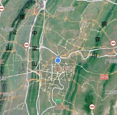 多以由北到南延伸排布,南区有铜锣山山脉,西区有中梁山山脉