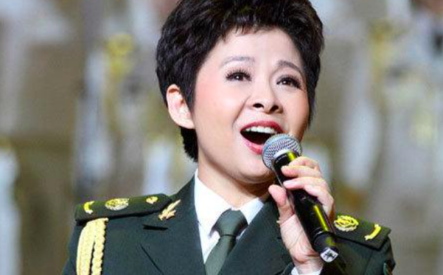 2000年,"民歌天后"董文华被"封杀",多年后才知她有多冤枉