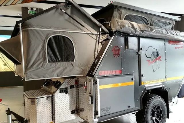 今年最流行的一款拖挂房车 征服者越野拖挂房车