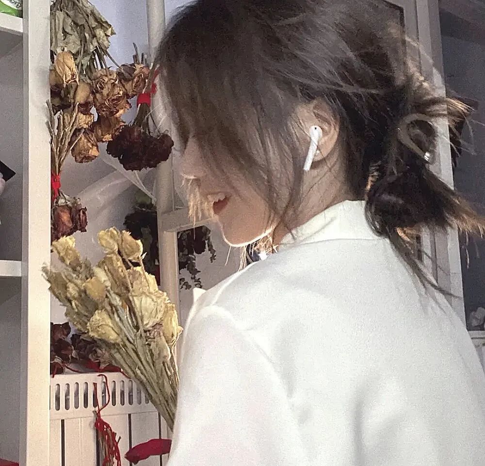 粉丝投稿:0306背书包的背影女生头像