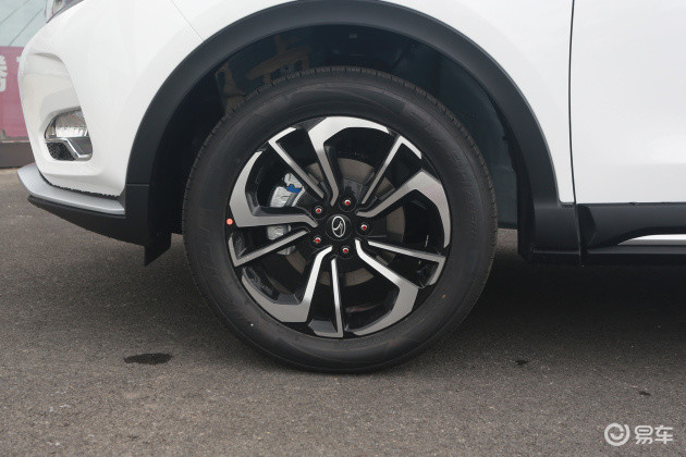 比亚迪宋pro定位紧凑型suv,官方指导价11.98万元.