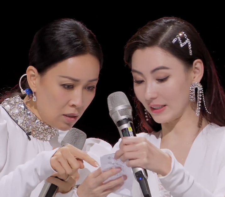 那英为张柏芝操碎心舞台上的逆光亦是中年女星们的心声