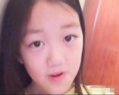 13岁李嫣"兔唇"不见了,变成时尚的少女,网友:越来越像