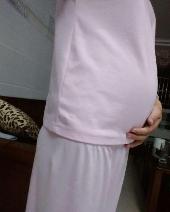 同是怀孕3个月孕妈,为何一个不显怀,一个孕肚明显,孕妈要注意