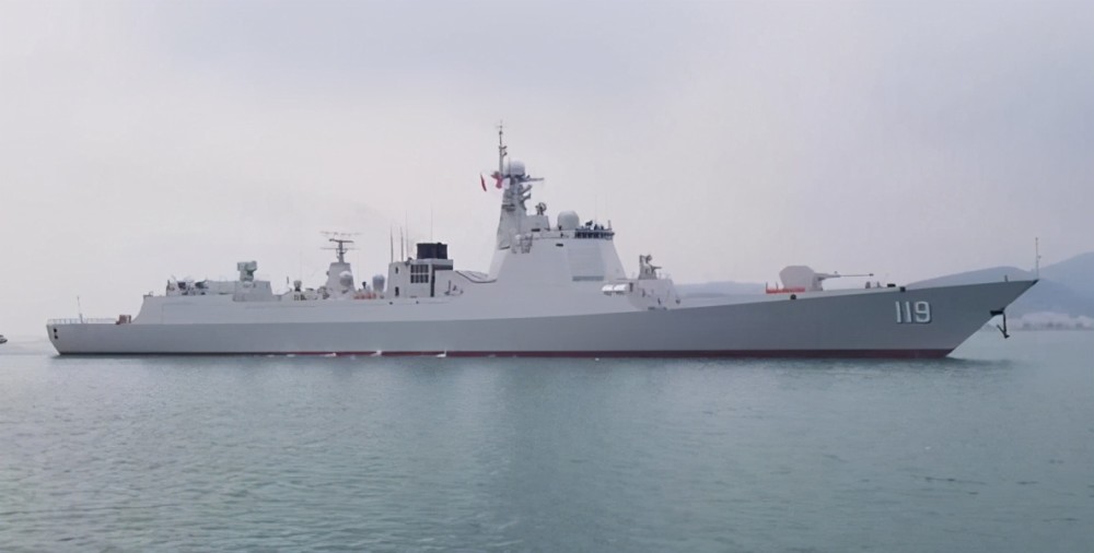 102号拉萨舰的低调入役说明海军已经逐步走向成熟,新型