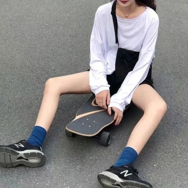 可酷可甜的女生头像|附滑板头像