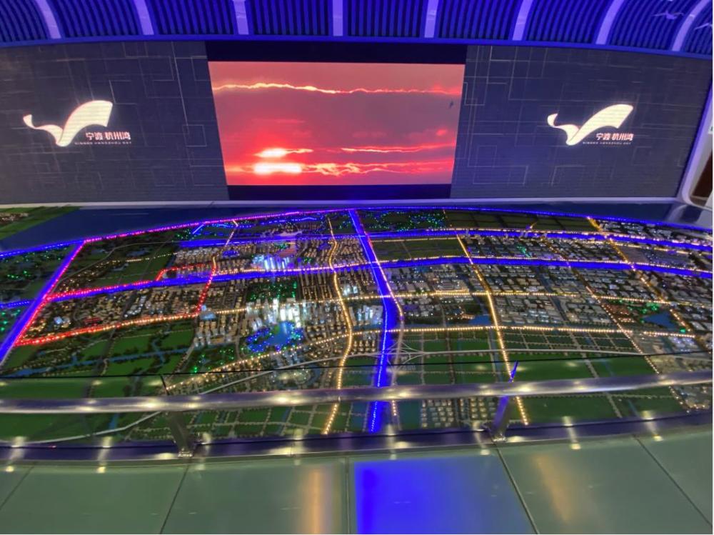 GDP的引领者_引领者美术纸牌画(2)