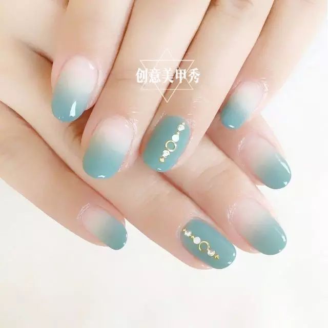 春天的透明系渐变美甲,和你一样美