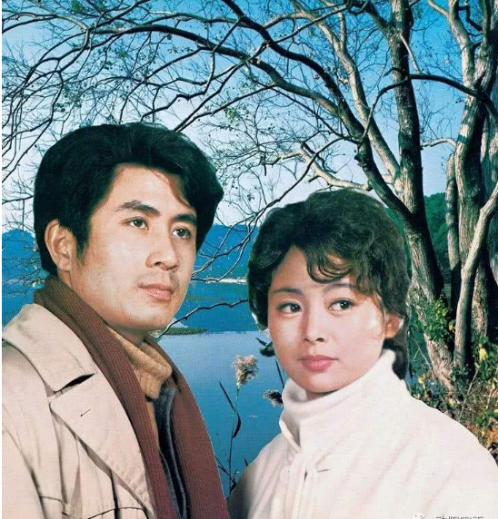 《庐山恋》主演张瑜,成名后移居美国,今64岁膝下无子活成这样