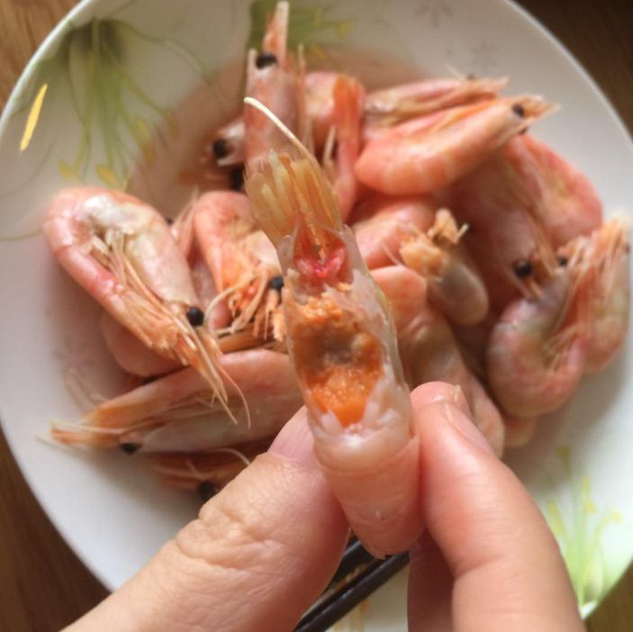 虾头里面是"黄"还是"排泄物"?很多人傻傻不懂,都吃错了