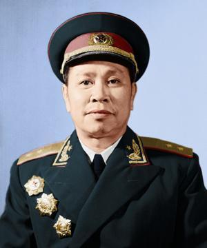 邱将军幼时因为家贫,没上过学,不过却有一副好口才,参军后经过一年多