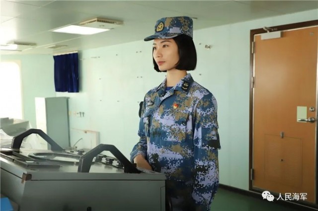 井冈山舰女兵,飒!