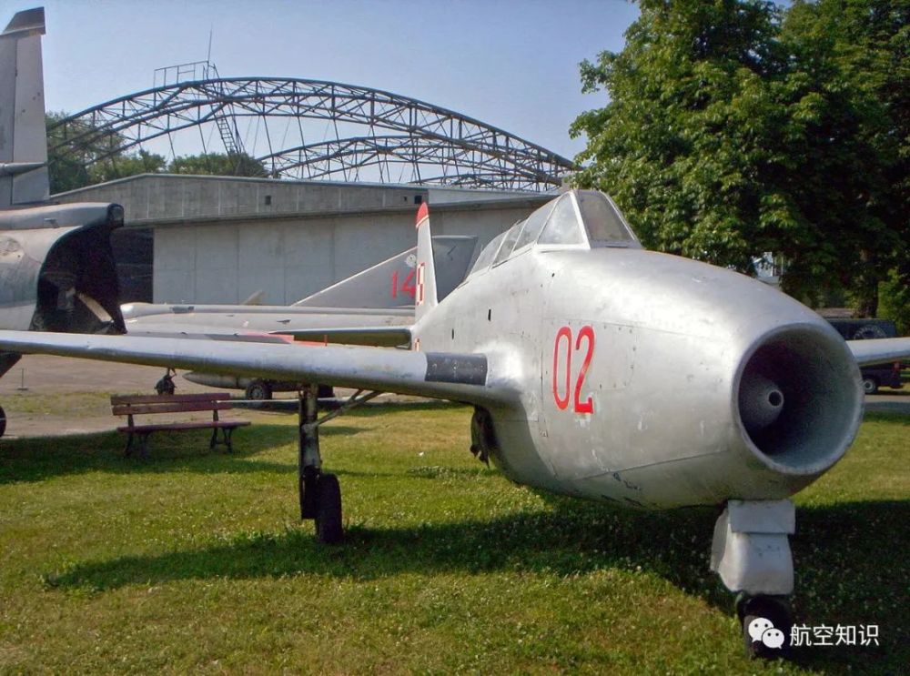 雅克-19,是雅克-15之后的第二个雅克夫列夫喷气式战斗机,也是一个