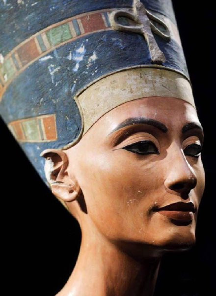 埃及法老传奇:历史上第一个封面女郎,神秘消失的美丽王后纳芙蒂蒂