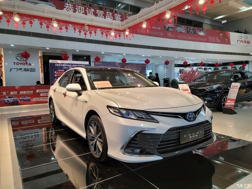 广汽丰田凯美瑞2021款,凯美瑞2021款2.5豪华 两种前脸 三种动力,颜值口碑都在线,2021款丰田凯美瑞