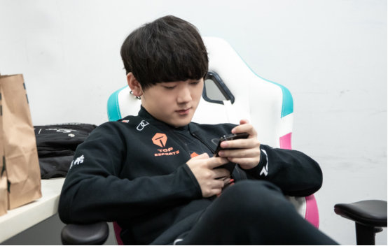 jackeylove图标,jackeylove签名图标 lpl官推盛赞jackeylove:是世界最强的ad选手之一