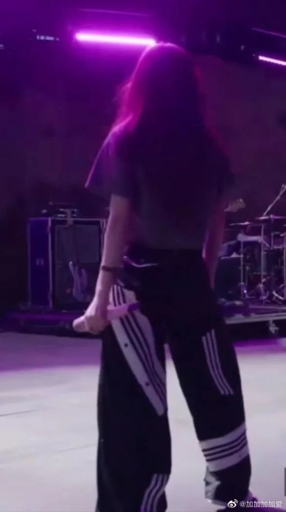 金智秀jisoo 背影杀手