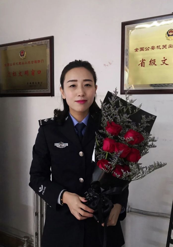 三八特辑看看警花的两面真