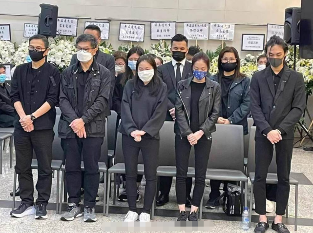 疫情隔离限制,没办法回来奔丧,吴孟达第二任妻子卢少慈及女儿没有现身