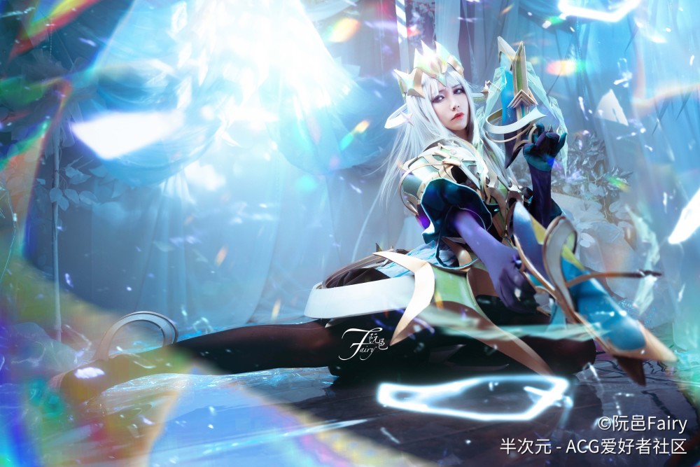 王者荣耀虞姬启明星使cos:小姐姐双腿浑圆笔直