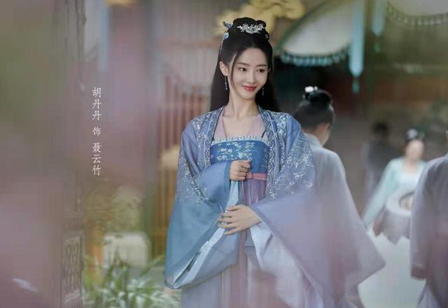 《赘婿》中两个被忽视的女配:郭泱超女出道,樊昱君是北电研究生_腾讯