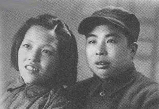 林总四大心腹的后代如何?子女们偶尔聚会,林豆豆坐正中间