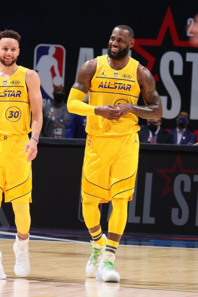 nba球员上脚:全明星来袭,库里和詹姆斯的球鞋太仙了