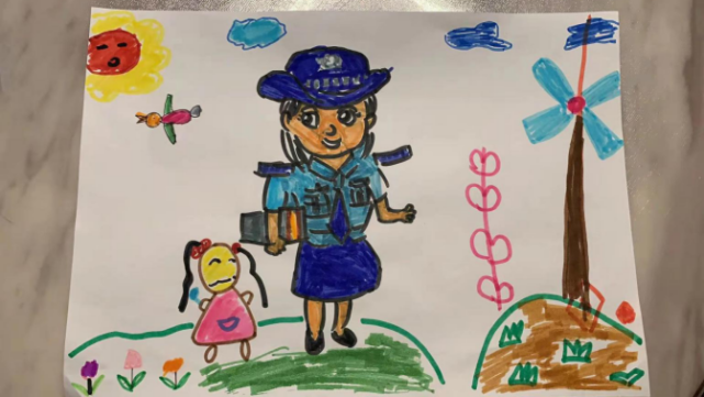 【警营她力量】一幅画,一个故事,一段感动——看萌娃笔下的警察妈妈