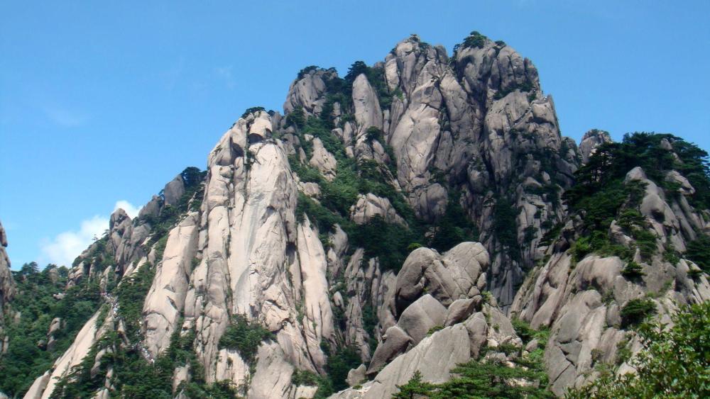 第三天:游览黄山核心景区 :,莲花亭,莲花峰,迎客松,西海大峡谷,晚上