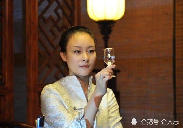 80后美女成品酒大神:18岁入行,26岁成国家级评委,就想醉一回