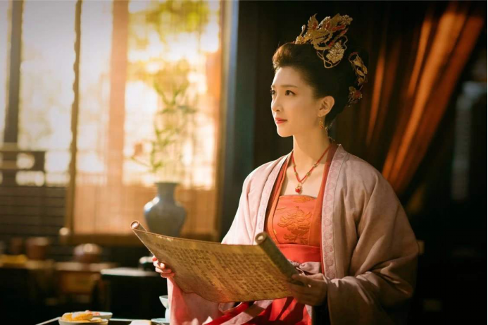 宋代女性的发式又简又仙,我们只会拉直烫头,跟宋代相比差远了